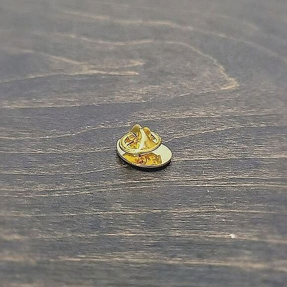 Vtg Canadian Red Cross 5th donation blood donor pin - Picture 7 of 9